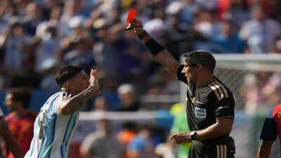Late drama! Enzo Fernandez sent off as Argentina reduced to 10 men before World Cup final extra time | Football News