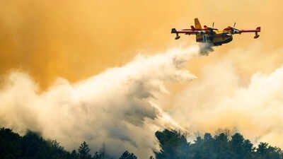 Wildfire southwest of Denver forces thousands to evacuate and destroys more than 160 structures