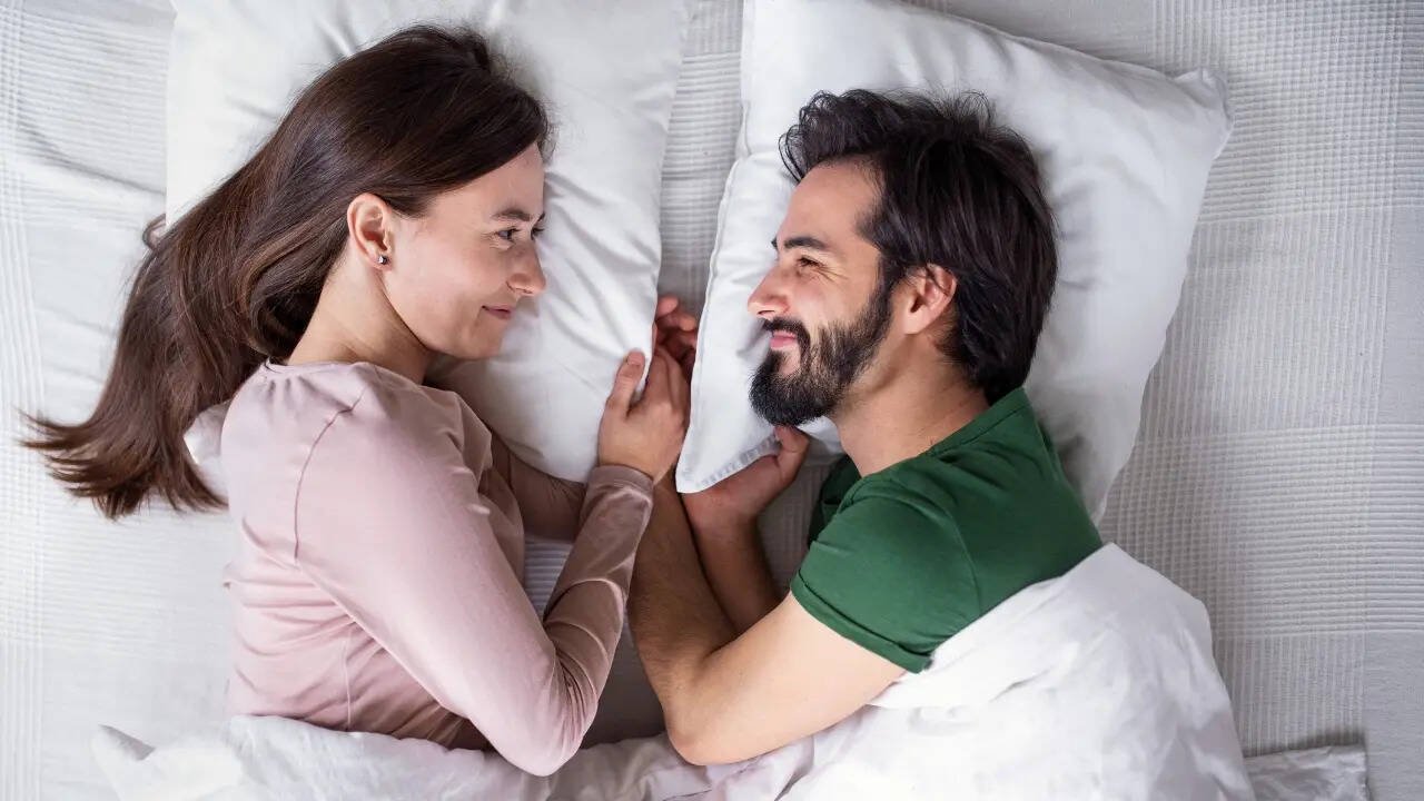 5 things happy couples do before going to bed every night