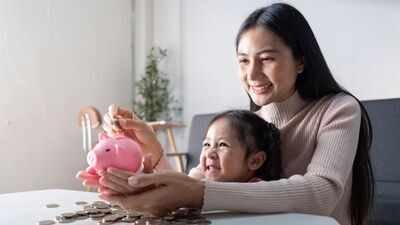 3 simple money lessons every parent can teach a child from age 5
