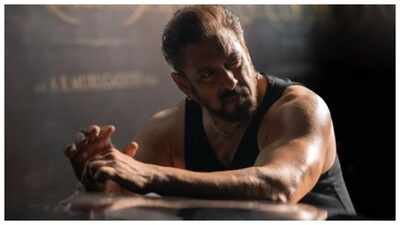 Cop deployed outside Salman Khan’s house collapses; dies of a heart attack: Reports |