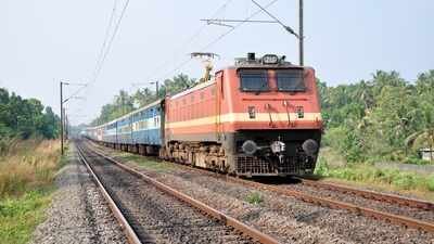 UP passengers jump off moving train to avoid ticket checking; Reddit says, ‘Gir ke mar jaenge lekin Rs 20 ka ticket nahi lenge’